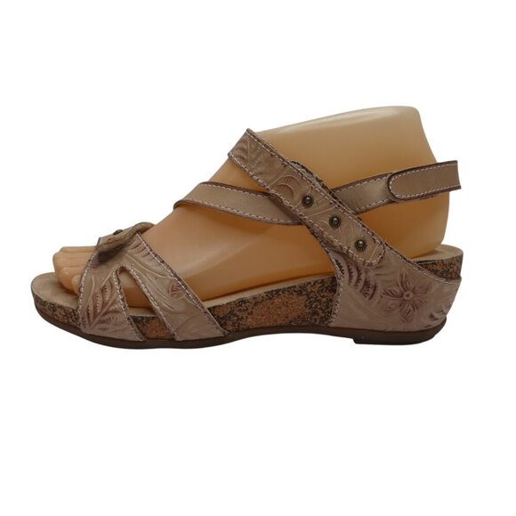 L'Artiste Quilana Beige Embossed Leather Open Toe Strappy Wedge Sandal - Picture 4 of 13